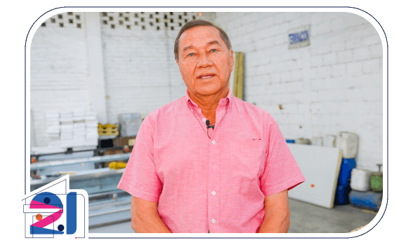 Hombre trabajador de la empresa Frioandes