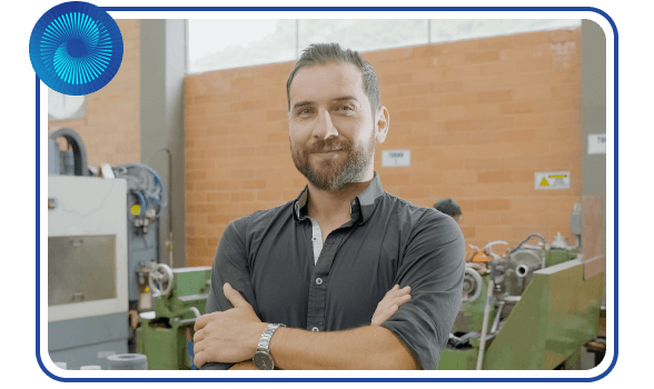 Hombre trabajador de la empresa Econorte Diseños, Implementos y Productos