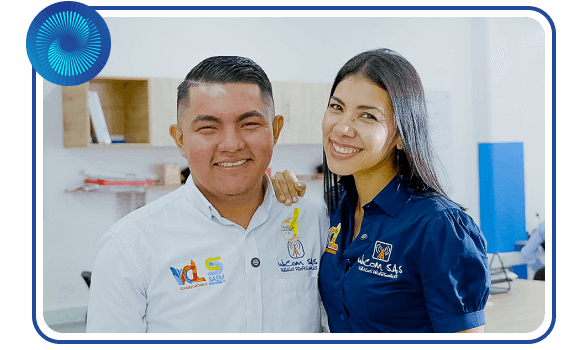 Hombre trabajador de la empresa Wicom