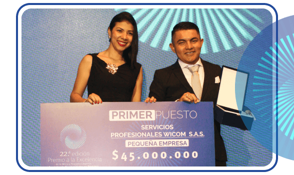 Ganadores del primer puesto del premio a la excelencia en la categoría pequeña empresa