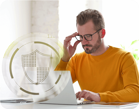 Empresario ingresando al portal de internet empresarial