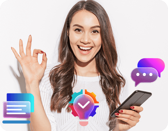 Joven empresaria sonriendo con su celular