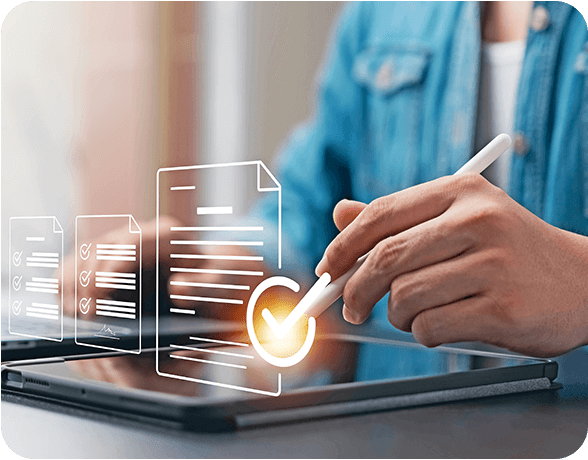 Empresario con un lápiz y una tableta