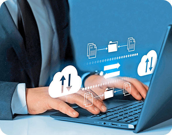 Empresario usando su computador