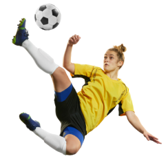 Jugadores de futbol con camiseta amarilla haciendo una chilena