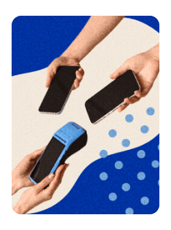 Personas acercando celulares a un datáfono para pagar