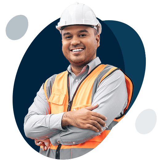 Arquitecto sonriente con crédito constructor
