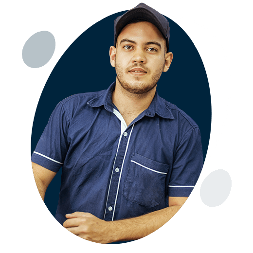 Joven latino con protección creciente